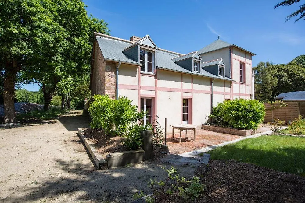 Chateau De Lourdes Saint-Meloir-des-Ondes 0*,  France